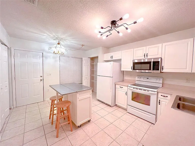 2306 SW 42nd Dr #144 — Photo 8