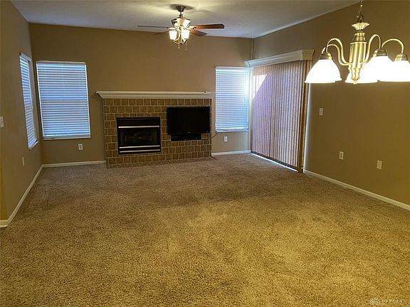 3rd image of 1538 Commons Dr