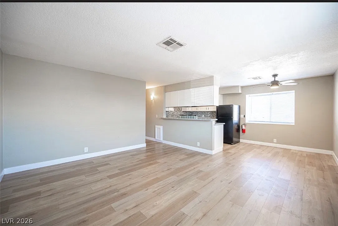 2 bed, 2.0 bath, 3870 sqft, $1,400 — Photo 3