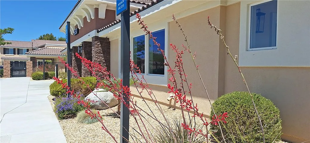 2 bed, 1.5 bath, 1026 sqft, $2,150 — Photo 2