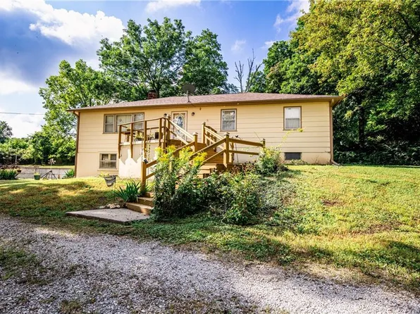 7497 Nickel Rd, Mound City, KS 66056