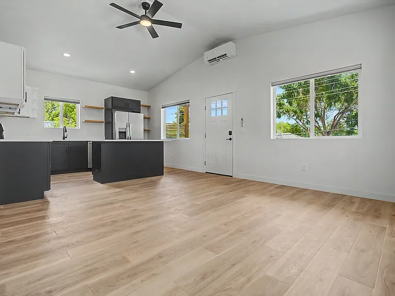 1102 Chipeta Ave — Photo 4