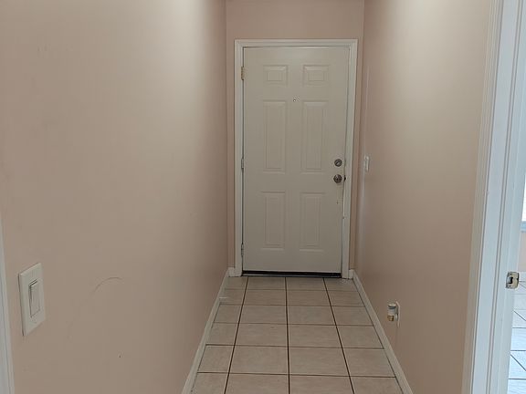 3rd image of 921 SE 13th Ter