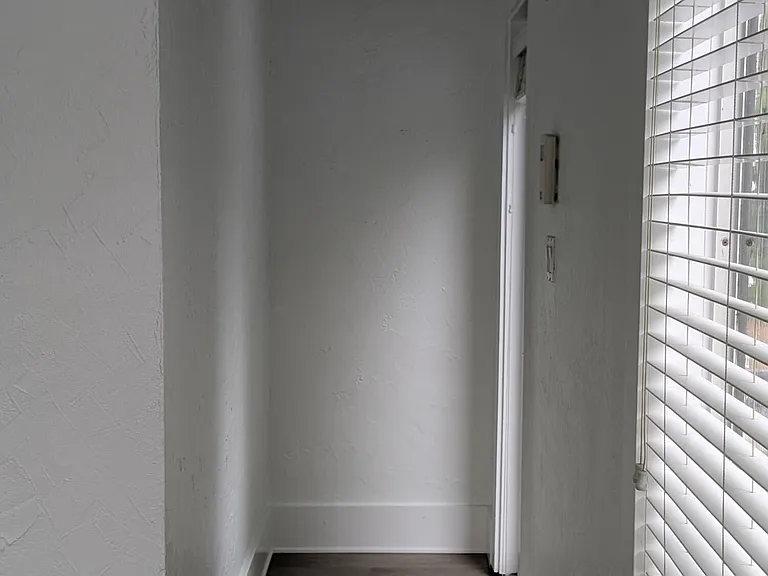 21 SE 11th Ave #1-4 — Photo 7