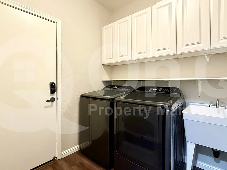 800 N Soho Pl — Photo 23
