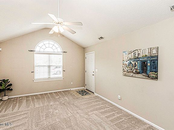 3rd image of 732 Westview Court