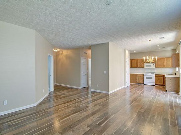5th image of 198 W Oaks Pl