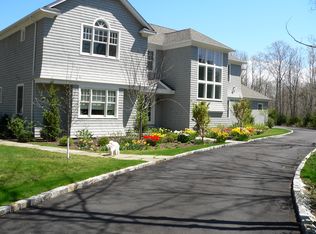 2 Deer Ridge Trl, Water Mill, NY 11976