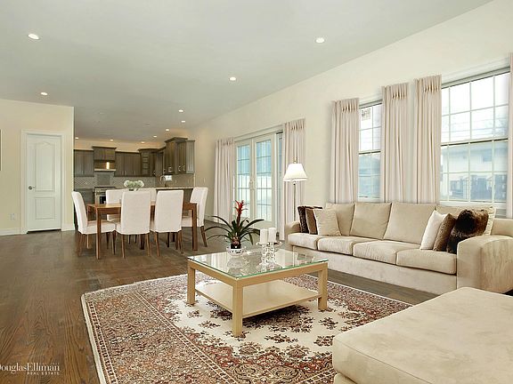 5th image of 119 Birchwood Park Dr