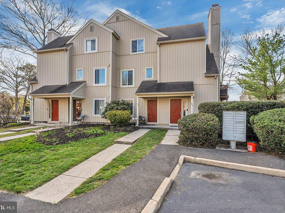 1st image of 183 Woodlake Dr