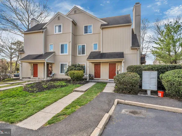 183 Woodlake Dr, Marlton, NJ 08053