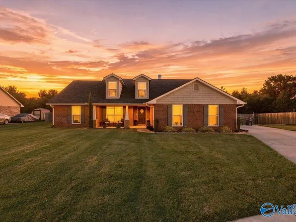 107 Cedar Court Ln, Huntsville, AL 35811