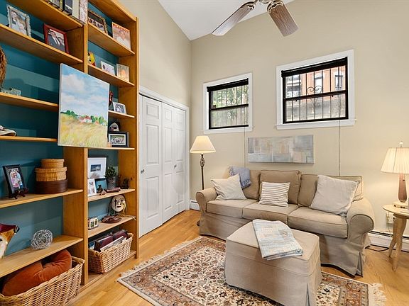 4th image of 8 Dartmouth St #5