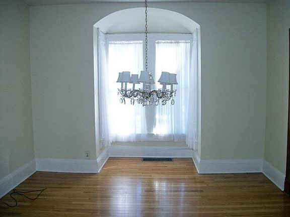 3rd image of 724 Broadway St