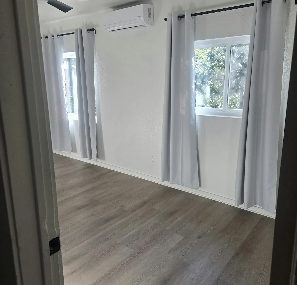 1545 West 30th Street, Unit R3 — Photo 3