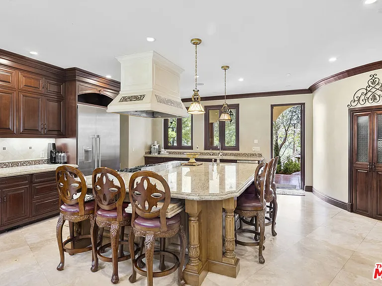 4141 Cambridge Rd — Photo 9