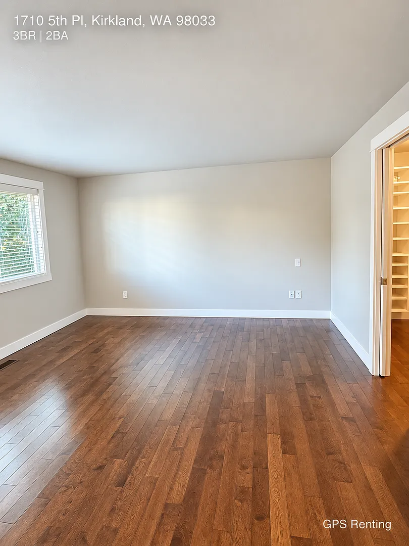 Updated Single-Level Home in East of Market, Kirkland — Photo 4