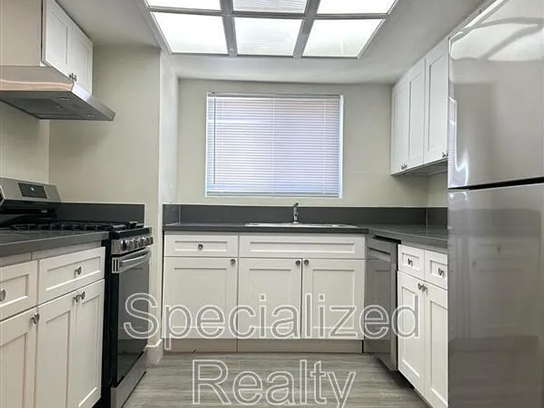 328 E Providencia Ave — Photo 5