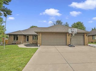 512 N Hawthorn Dr, Nixa, MO 65714