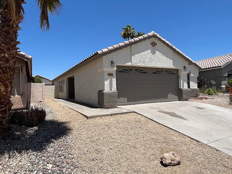 1690 E Countrywalk Ln — Photo 2