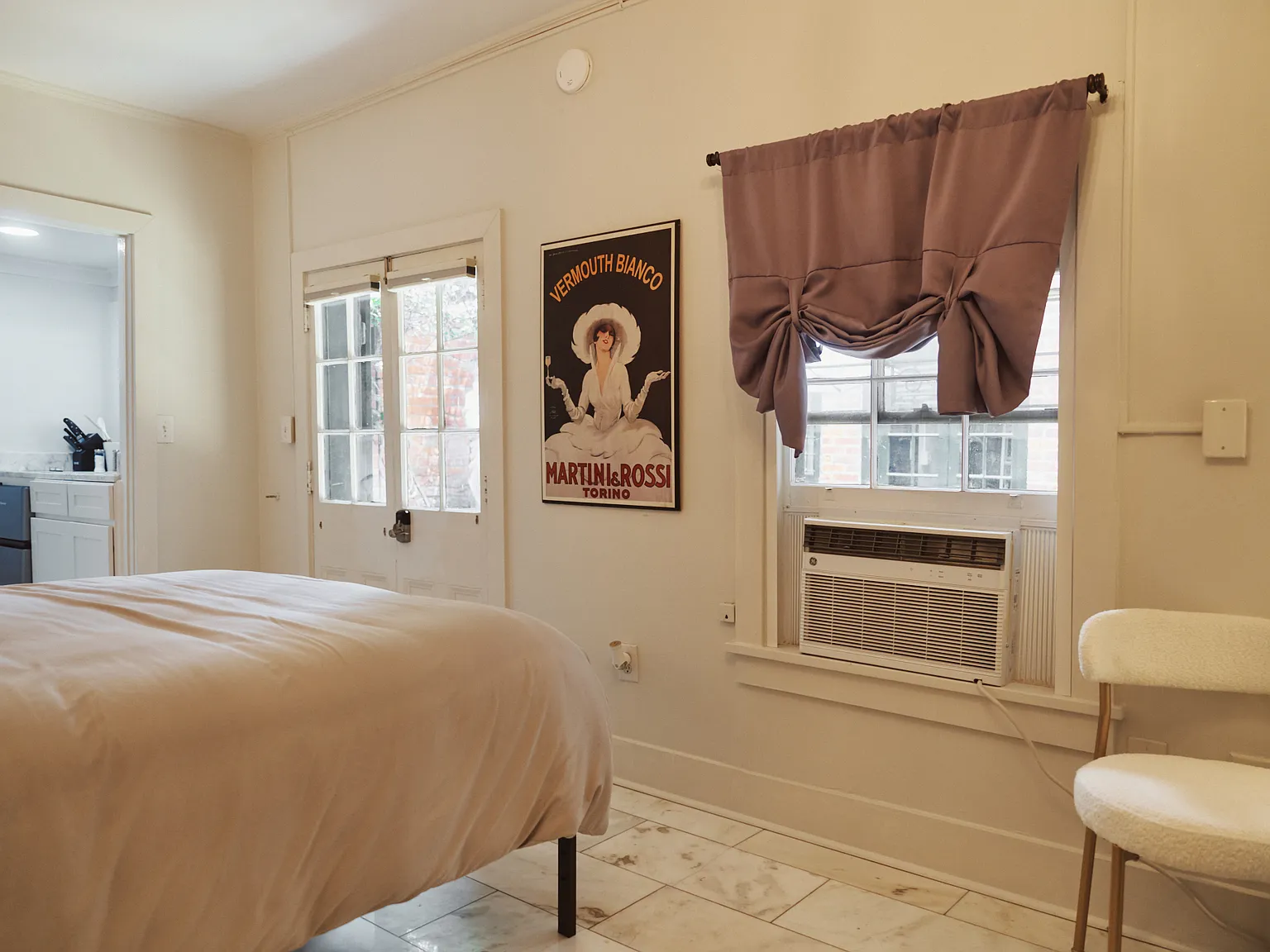 Studio, 250 sqft, $1,600 — Photo 3