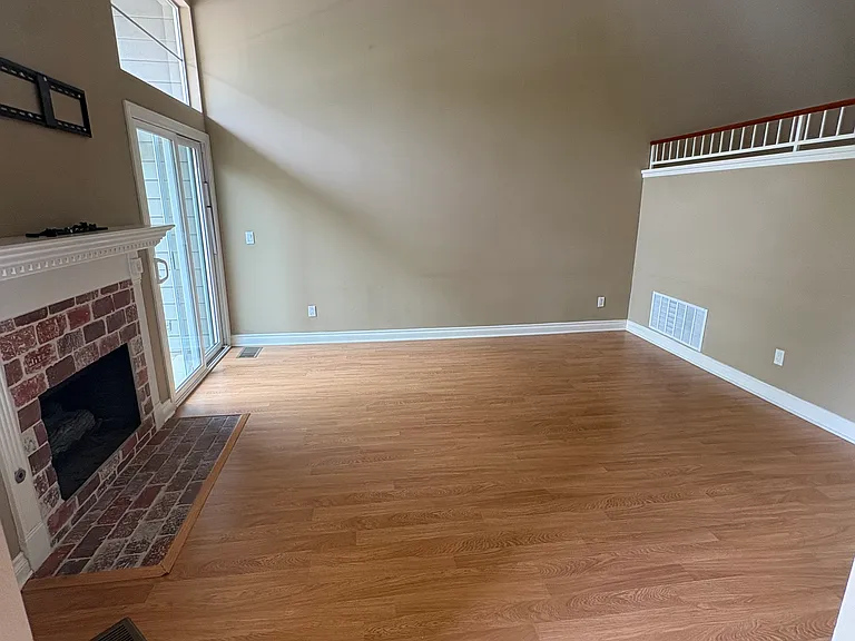 1018 Gilbert Ln — Photo 4