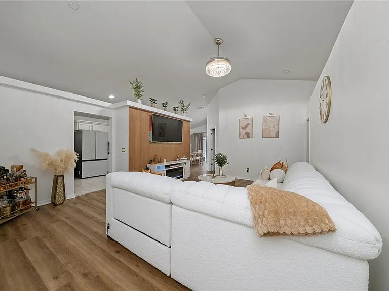 316 Westscott Dr — Photo 4