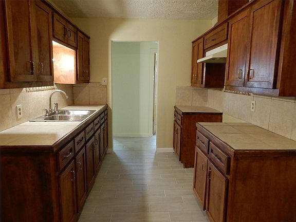 5th image of 1307 Pecan Dr