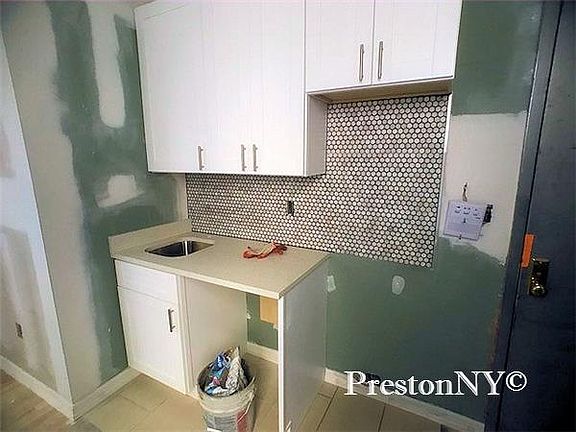 3rd image of 190 Bleecker St APT 17
