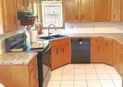 4 bed, 2426 sqft, $2,050 — Photo 3