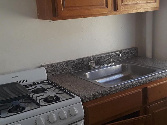 3rd image of 10766 118th St Floor 2
