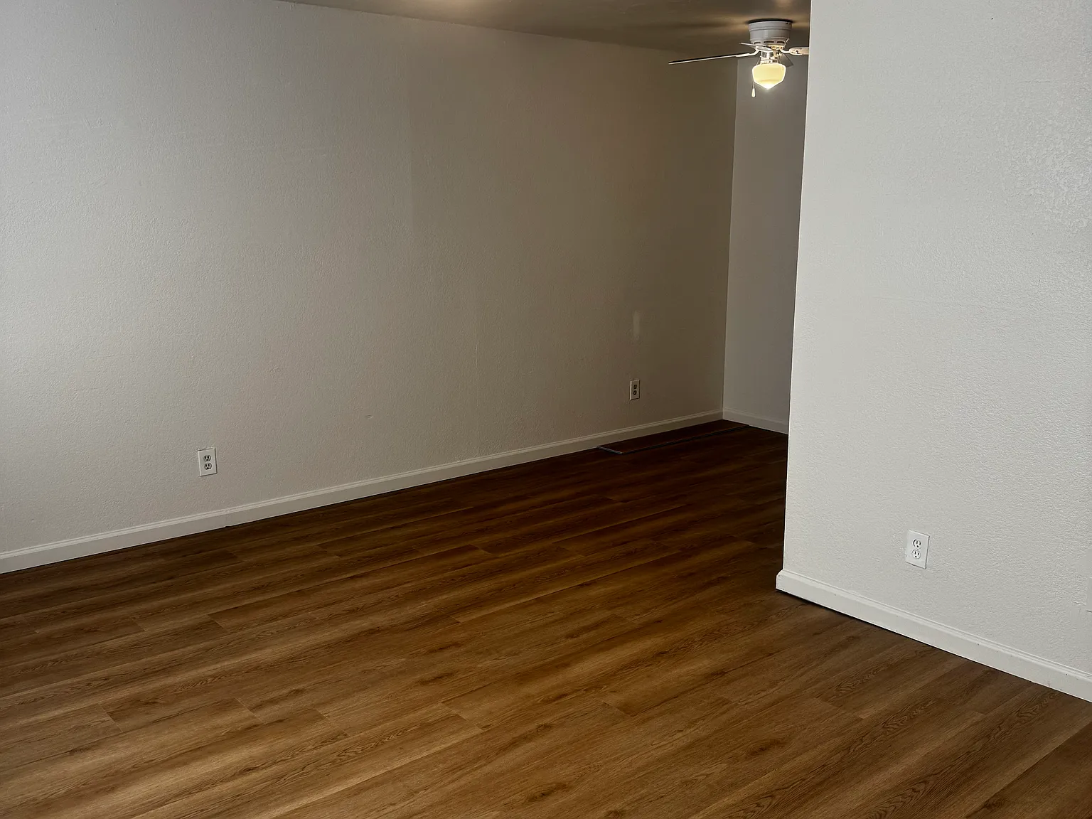 260 W 8th Ave — Photo 2