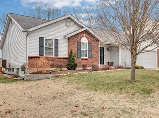 5620 Walnut Point Ln, Saint Charles, MO