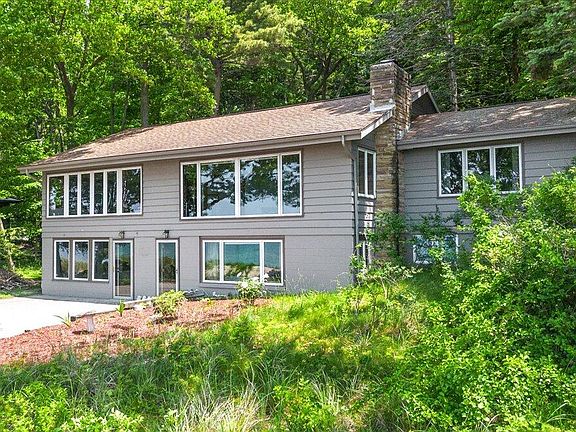 2nd image of 9162 Hemlock Ln