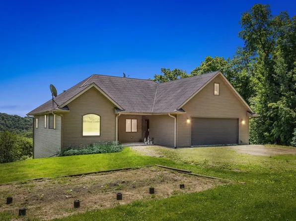 37754 390th St, Guttenberg, IA 52052
