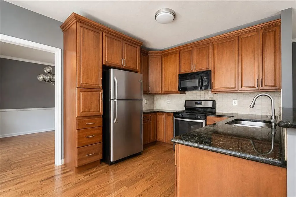 4 bed, 2.5 bath, 2088 sqft, $2,925 — Photo 4
