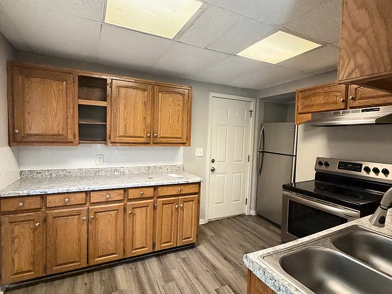 302 S Hocker Ave — Photo 9