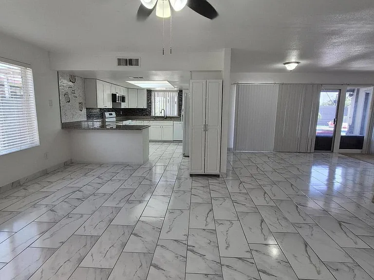 517 W Peralta Ave — Photo 5