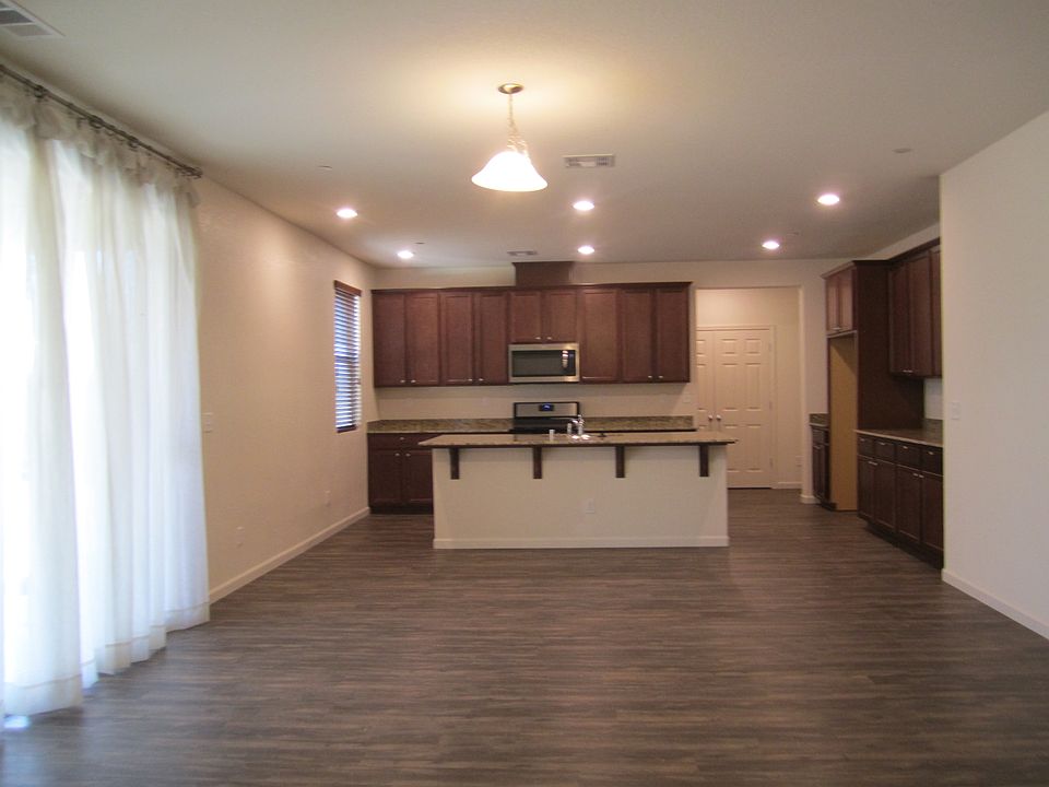 2nd image of 10250 Vaughn Dr