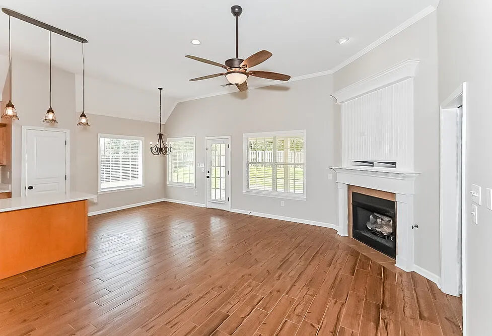 3 bed, 2.0 bath, 1997 sqft, $3,130 — Photo 4