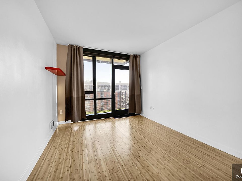 1st image of 250 King St Unit 678