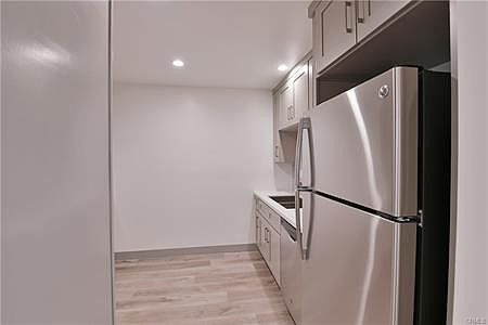 5th image of 1408 Barry Ave APT 103