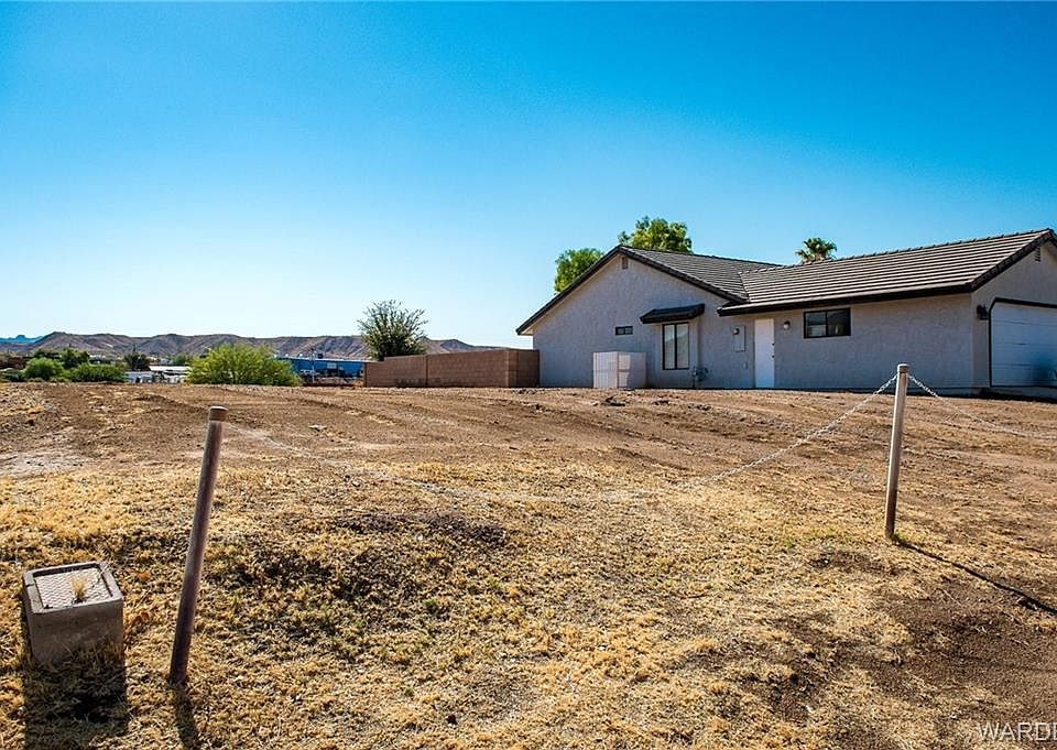 1st image of 2892 Country Club Dr