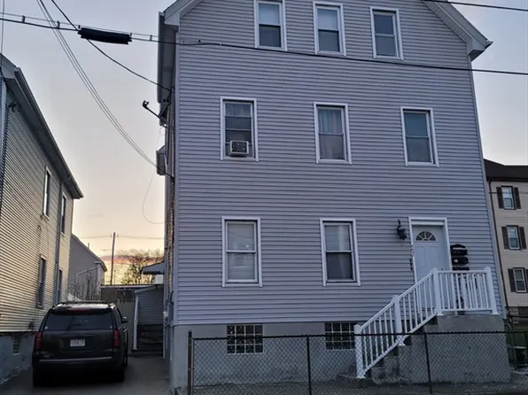 27 Bourne St, New Bedford, MA 02740
