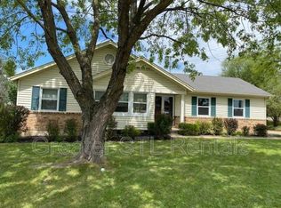 128 Grand Teton Dr, Saint Peters, MO 63376