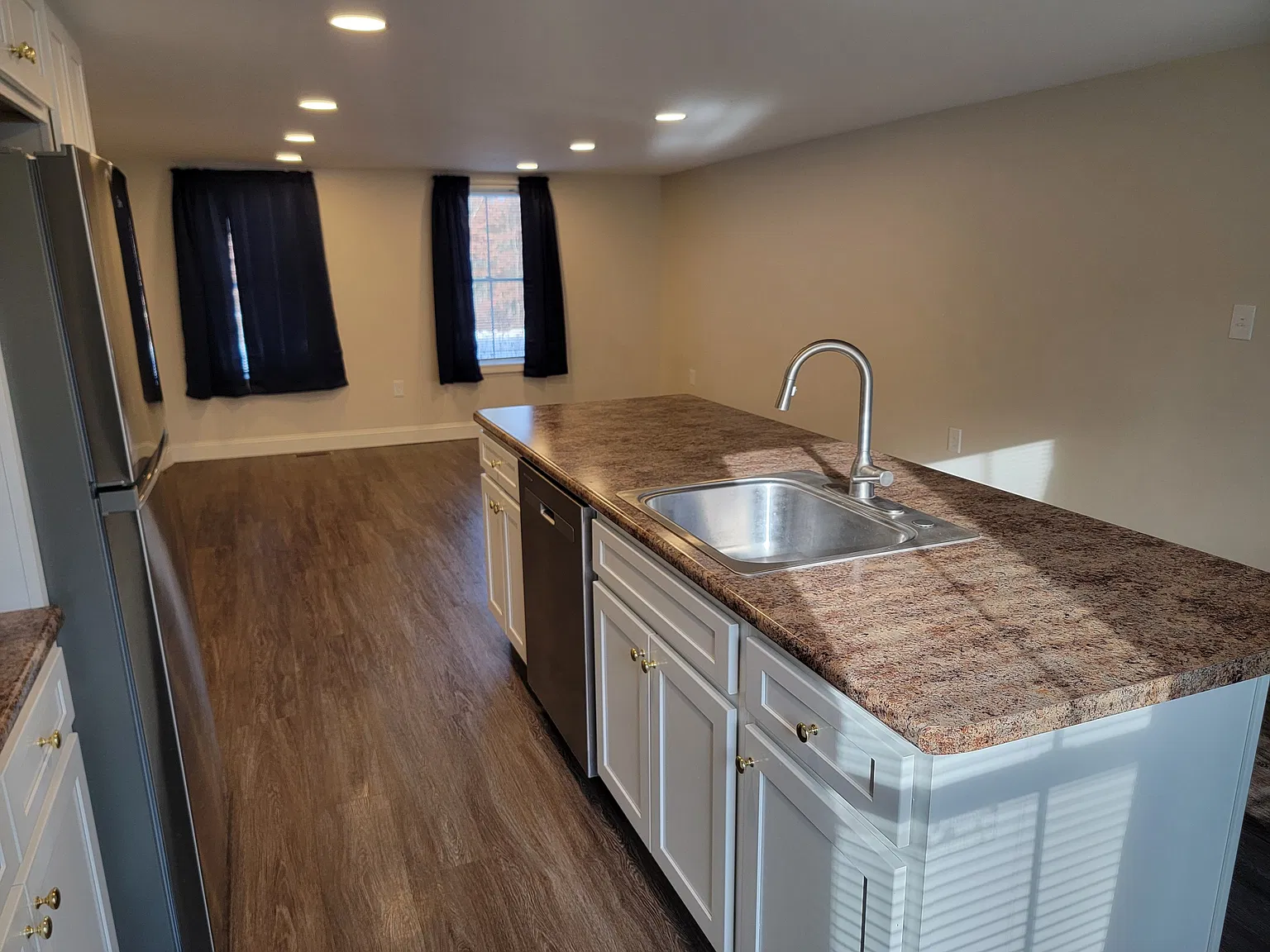1 bed, 1.0 bath, 900 sqft, $1,850 — Photo 2