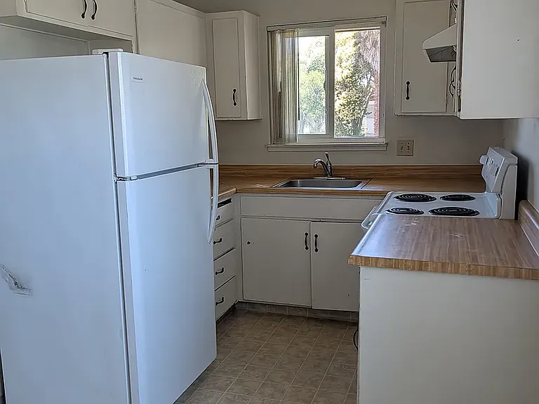 2294 Ellena Dr #4 — Photo 2