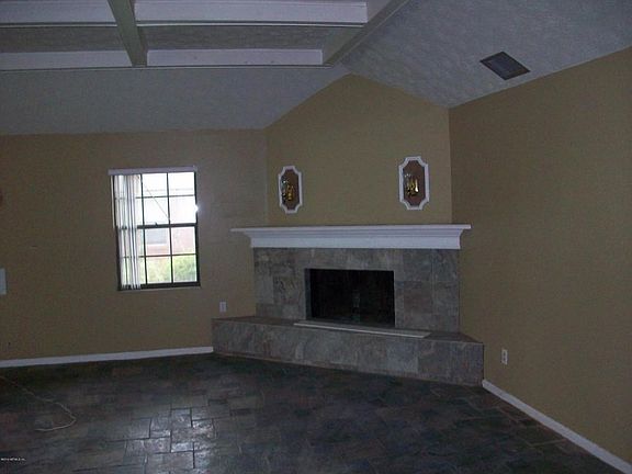 528 Fells Ct 002