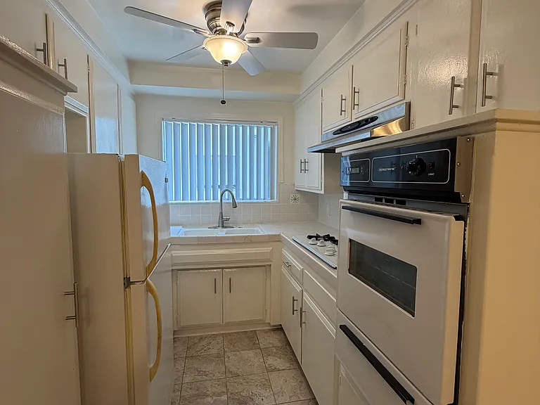 942 N Gardner St #102 — Photo 5