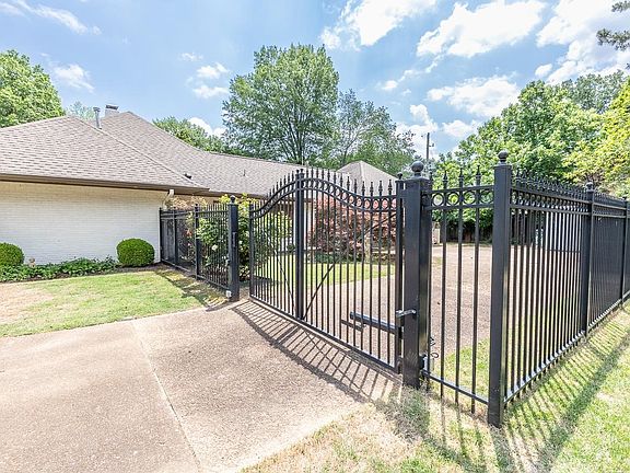 3rd image of 4261 Heatherwood Ln